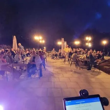 Glamping Zecamping 3 étoiles Animaux Acceptés Tennis Piscine Et Soirées Animées