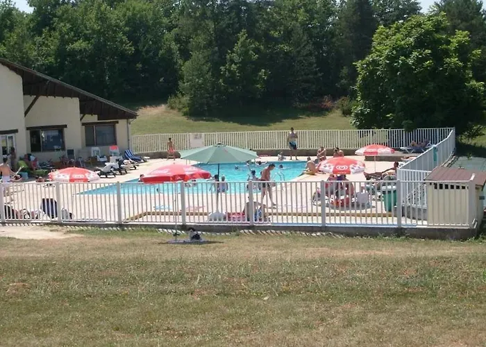 Zecamping 3 Animaux Acceptes Tennis Piscine Et Soirees Animees Luxusní stan Pézuls