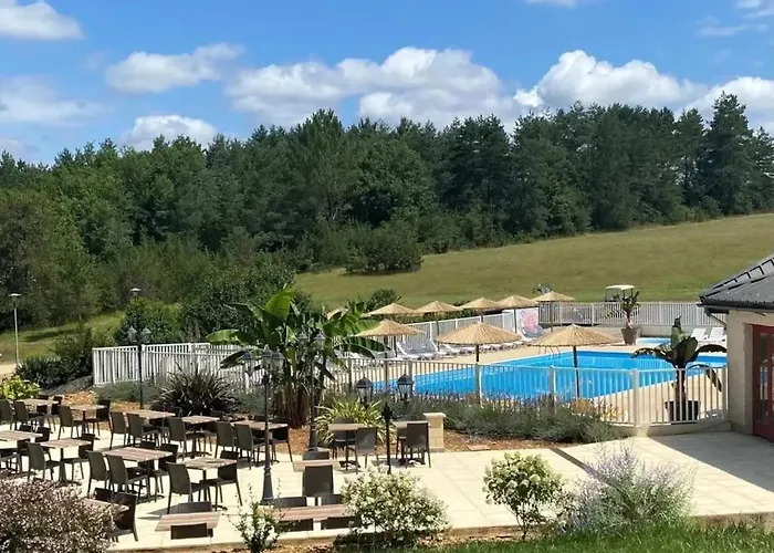 Zecamping 3 Animaux Acceptes Tennis Piscine Et Soirees Animees Luxusní stan Pézuls
